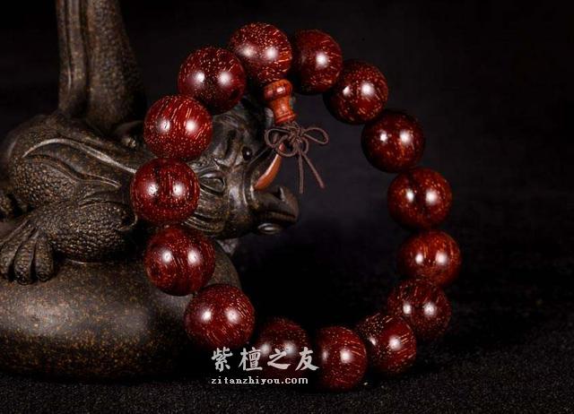 小叶紫檀手串盘成煤球了怎么办？别怕，补救方法还是有的-1