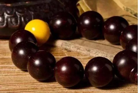 小叶紫檀不能沾水吗？小叶紫檀掉水里了怎么办？