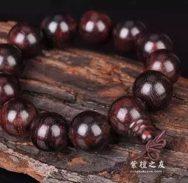 小叶紫檀不能沾水吗？小叶紫檀掉水里了怎么办？-3