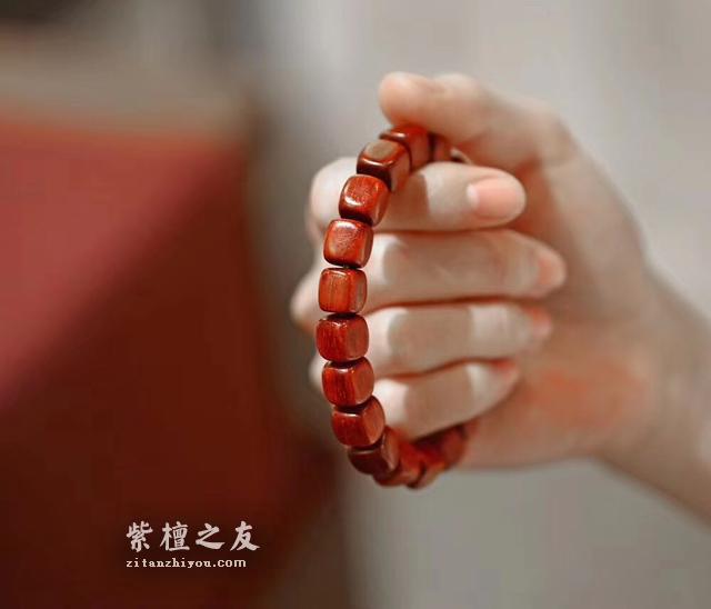 你的紫檀可能只是边角料做的，真的极品紫檀手串是什么样的？-1
