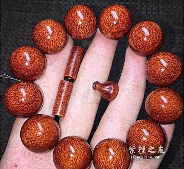 为什么别人的小叶紫檀盘出包浆，我的却盘出棕眼？-1