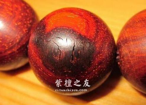 冬季怎样防止小叶紫檀手串开裂与裂纹修复方法-2