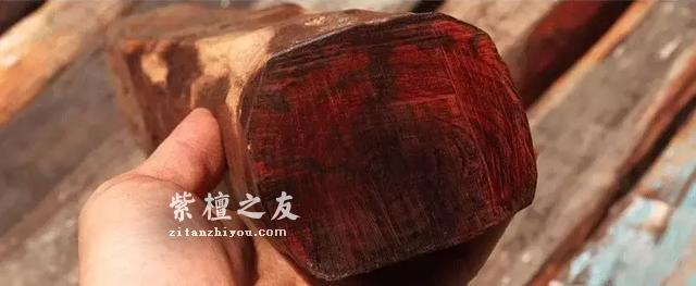 什么是小叶紫檀的二膘料、泥料、犀角质、鸡血料？-1