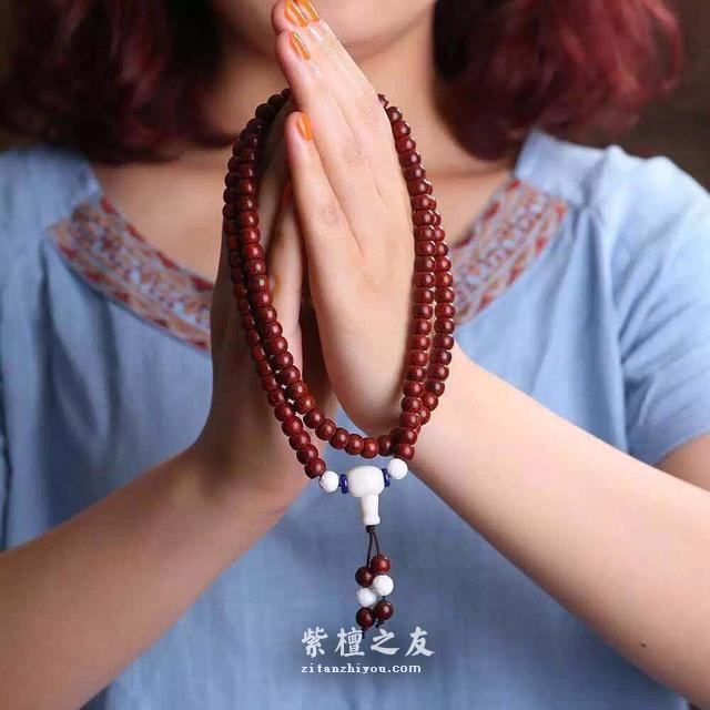 看资深人士是如何保养小叶紫檀手串的！-2