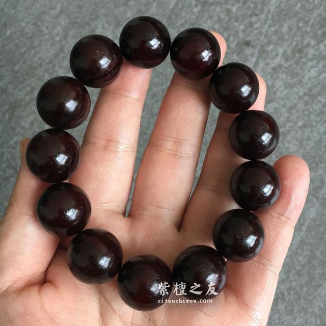 为什么我的手串棕眼越盘越多？网友表示，我可能买了一个假手串-2