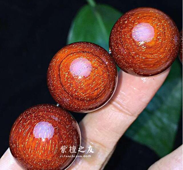 小叶紫檀手串怎么盘出“玻璃底包浆”？-2