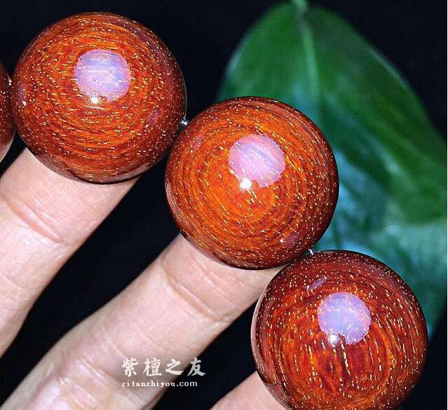 小叶紫檀手串怎么盘出“玻璃底包浆”？-4