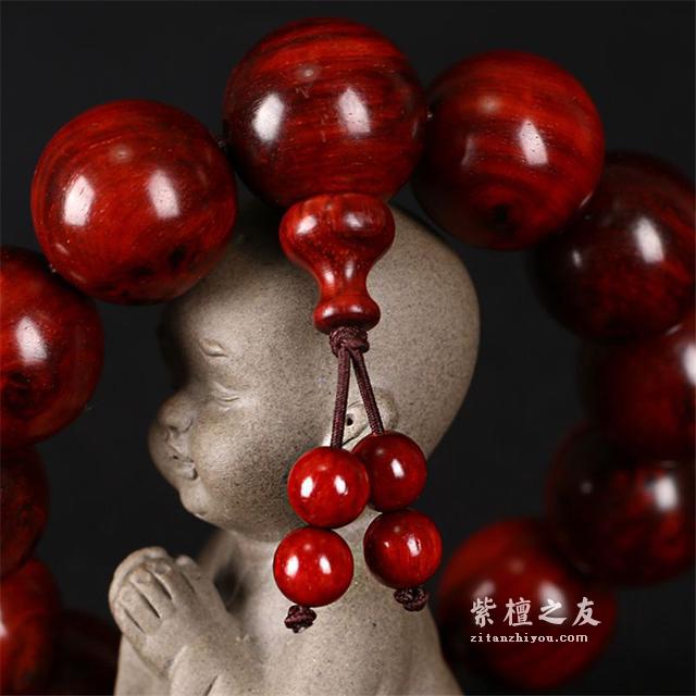 金星多的小叶紫檀收藏价值才高？血檀就是这么骗人的！-4