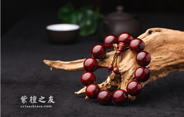 盘玩小叶紫檀手串的禁忌，千万要注意了-1