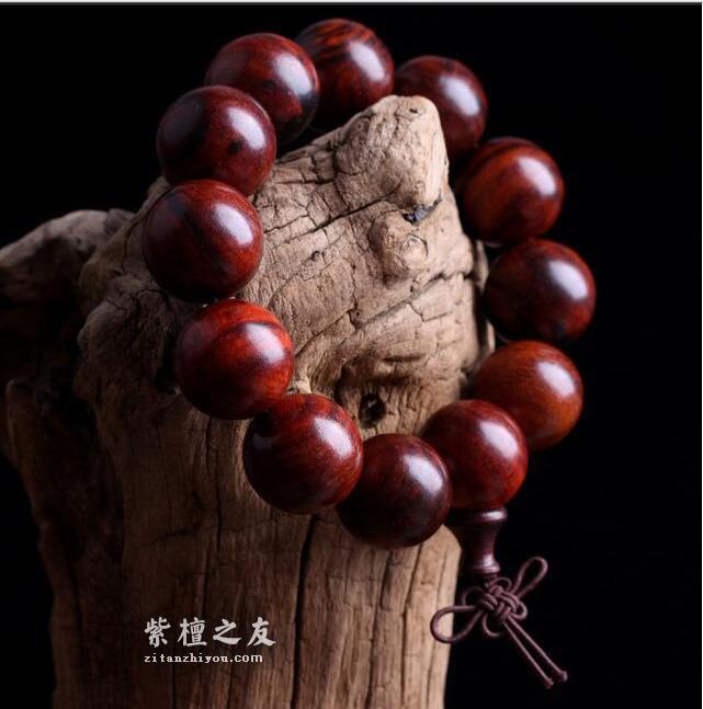 为什么小叶紫檀的金星会消失？你知道怎么玩手串吗？-3