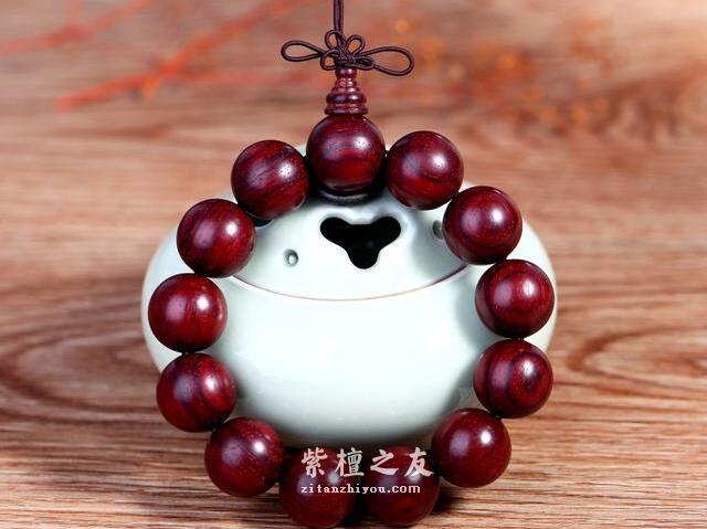 为什么小叶紫檀的金星会消失？你知道怎么玩手串吗？-4