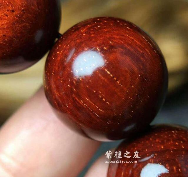 冬季气候干燥 小心你的紫檀手串开裂-2