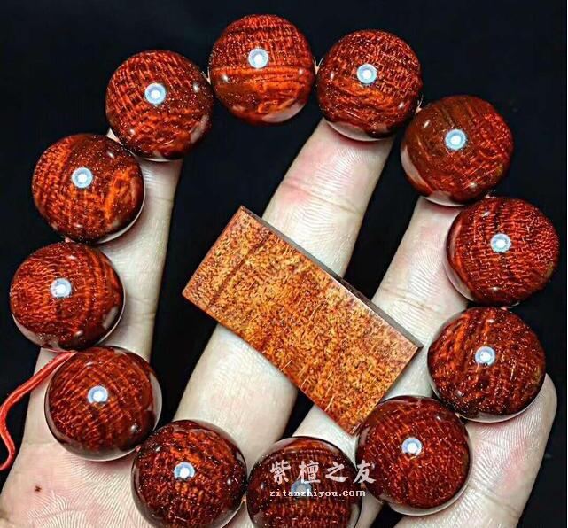 小叶紫檀里的“娇子” 鱼鳞纹-1