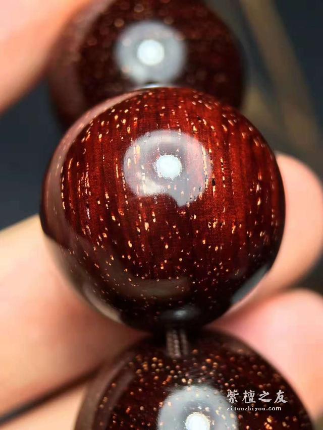 小叶紫檀上手盘玩什么时候最合适？什么时候上手佩戴最合适？-2