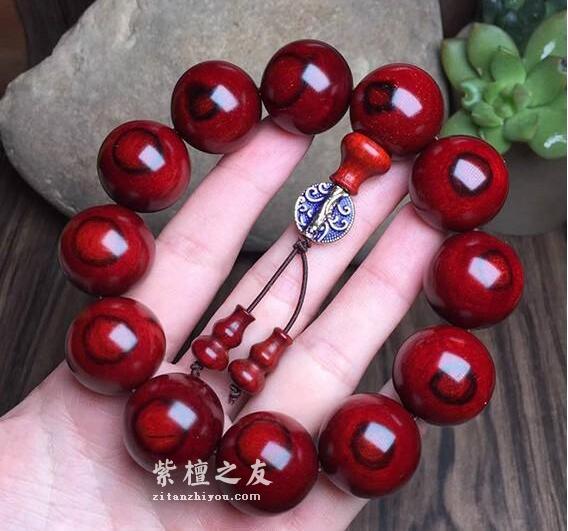 玩紫檀手串的六个何必-1