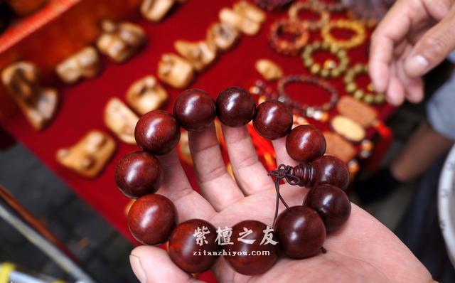 小叶紫檀会降价还是涨价，现在收藏升值空间有多大？-1