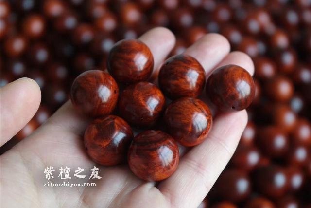 盘玩小叶紫檀实用的方法，可以快速盘出“玻璃底”！-2