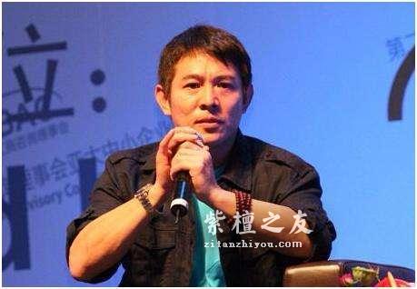 痴迷文玩的5大明星，成龙玩紫檀，而他什么都玩！-1