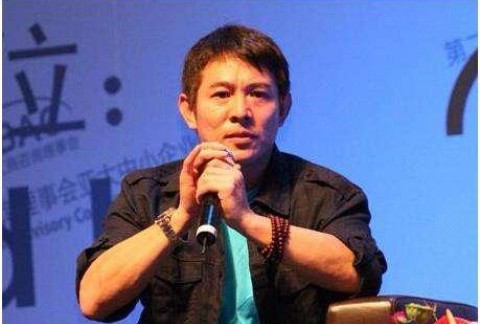 痴迷文玩的5大明星，成龙玩紫檀，而他什么都玩！
