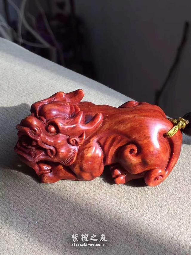 小叶紫檀手串为何如此高贵，深受人们的喜爱？-2