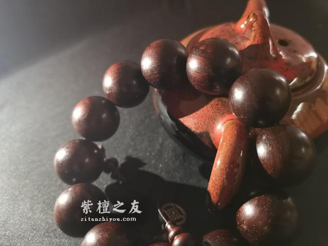 年轻人工作压力大？那就戴一串小叶紫檀吧！-3