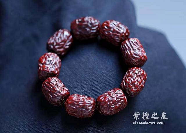 小叶紫檀手串的夏季保养方法-2