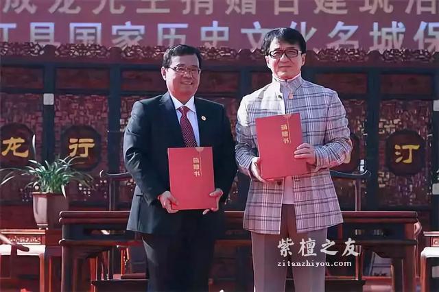 成龙收藏的小叶紫檀，到底值多少钱？专家估算上百亿……-5