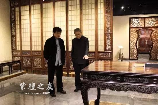 成龙收藏的小叶紫檀，到底值多少钱？专家估算上百亿……-11