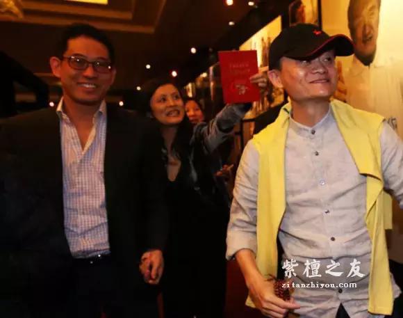 成龙收藏的小叶紫檀，到底值多少钱？专家估算上百亿……-31