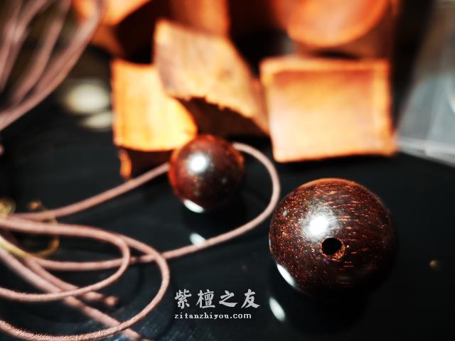 小叶紫檀的4大特征，第2点最明显，真假1眼就辨别！-1