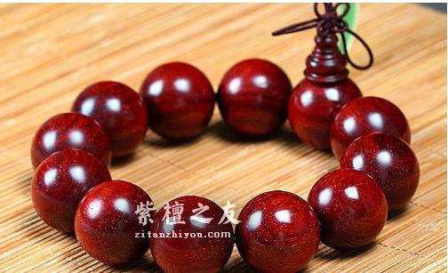 应先保养盘玩再佩戴的小叶紫檀-1