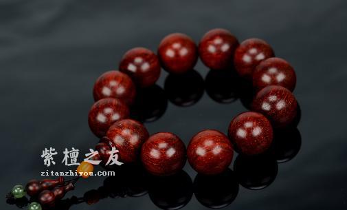 应先保养盘玩再佩戴的小叶紫檀-2