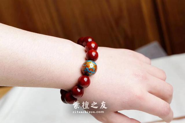 如何选择适合自己的紫檀手串尺寸？-2