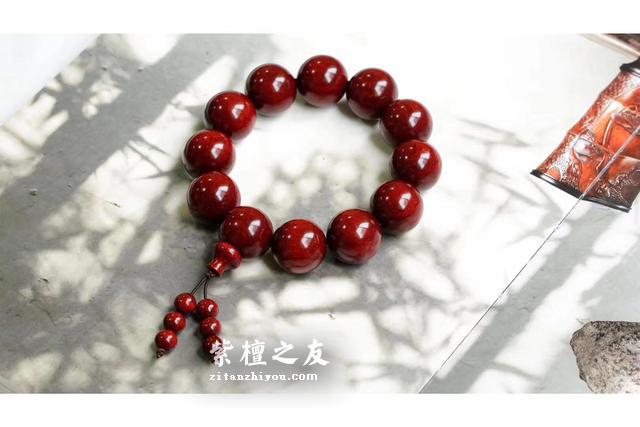 夏天，小叶紫檀手串这样盘就好！-3
