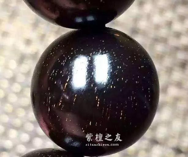 小叶紫檀手串最科学的鉴定方法，千万别再用酒精泡打火机烧了！-3