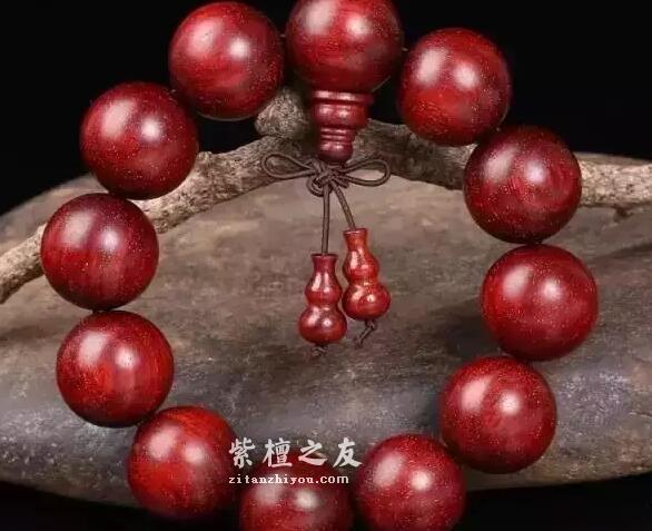 是不是戴着小叶紫檀的手串有时候显得过大？-2