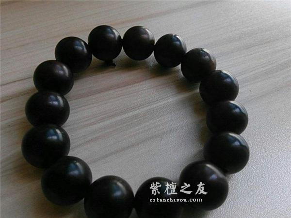 小叶紫檀如何辨别好坏？如何挑选紫檀手串-1