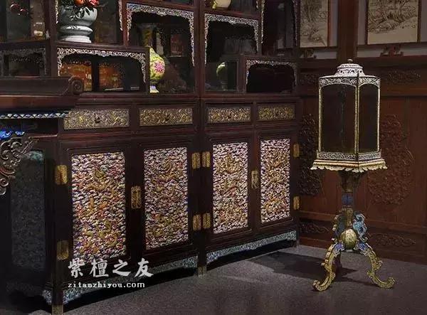 史上最痴迷紫檀的乾隆皇帝，一生玩掉700505斤紫檀-1